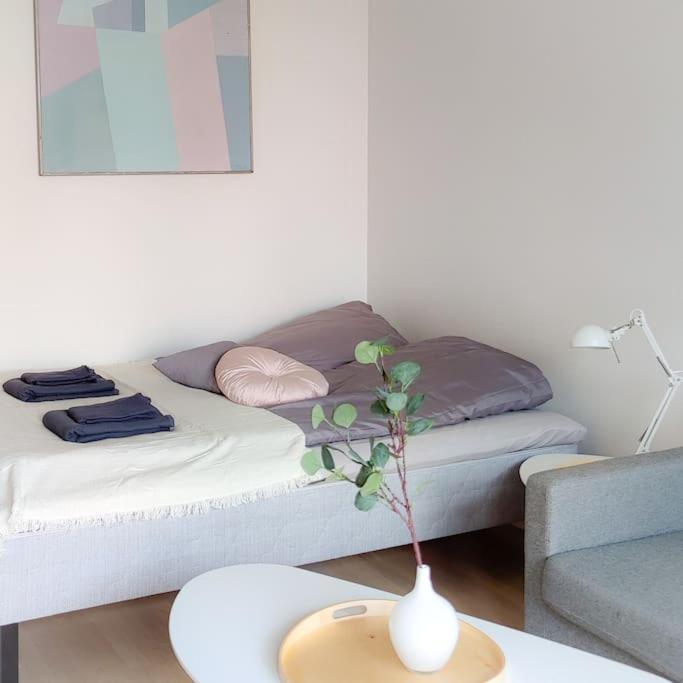 New Studio Pastel Near Helsinki Airport In Kivistoe Vantaa Exterior foto